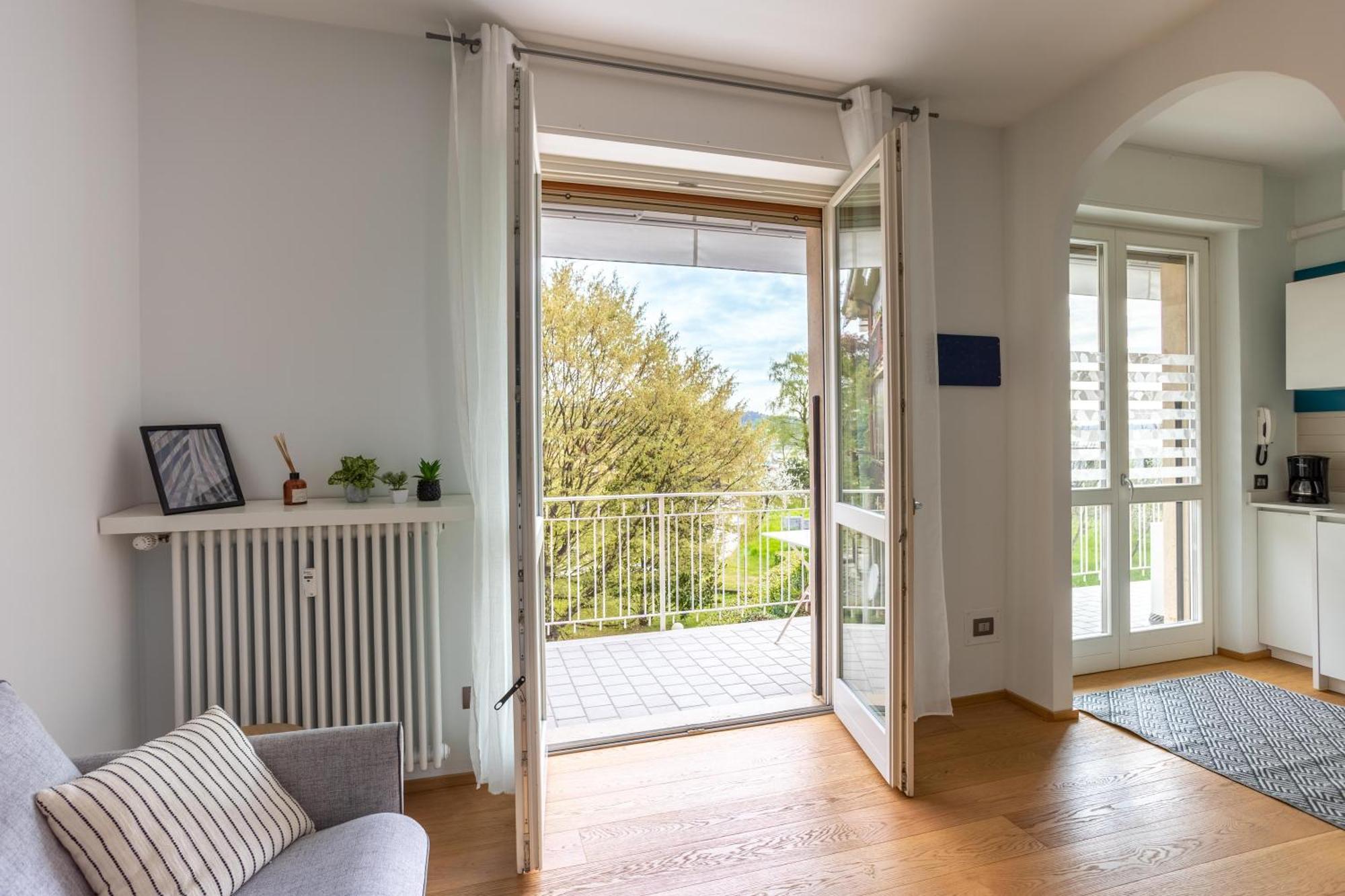 Suite 51 Appartamento Con Terrazzo A 50 Mt Dal Lago - Private Parking (Adults Only) Arona Εξωτερικό φωτογραφία