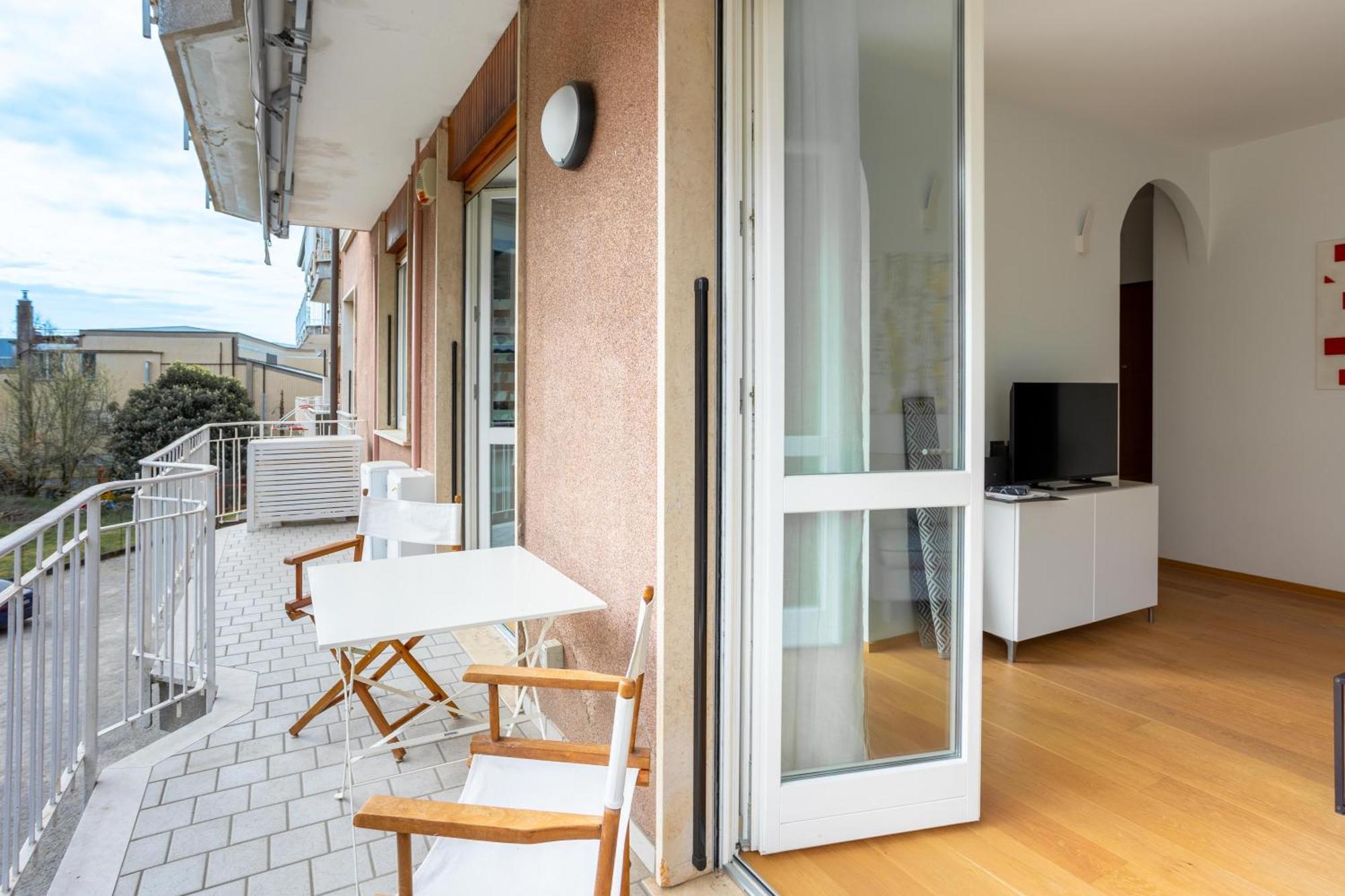 Suite 51 Appartamento Con Terrazzo A 50 Mt Dal Lago - Private Parking (Adults Only) Arona Εξωτερικό φωτογραφία